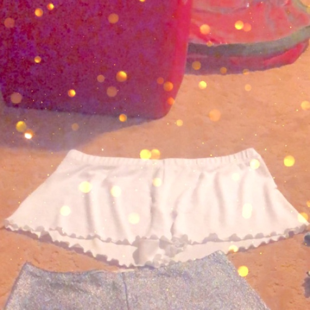 H&M Divided White Fabric Shorts Size 12